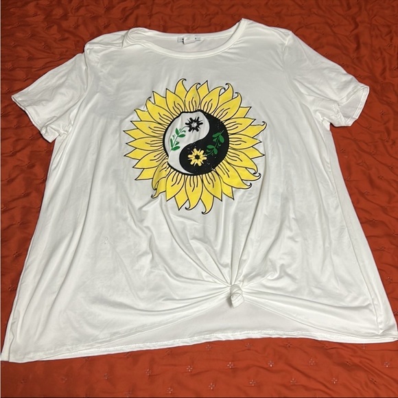 Plus Size Knotted Boho Tee 3X - Picture 1 of 3